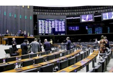 Câmara aprova Auxílio Brasil de R$ 600 só até o fim de 2022
