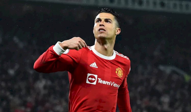 Cristiano Ronaldo volta à Inglaterra para conversar com o Manchester United