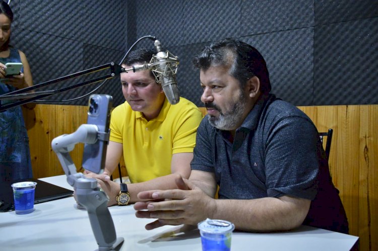 Carlos Bernardo concede entrevista em rádio de Miranda