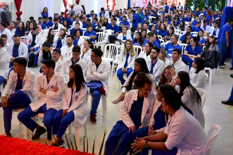 Universidade Central continua com matrículas abertas no Paraguai  Todos os anos centenas de brasileiros e paraguaios procuram a UCP para estudar medicina.