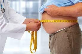 Covid: obesidade acelera queda da resposta imune à vacina, diz estudo