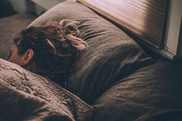 Acordou cansado? Conheça 6 hábitos que estão prejudicando o seu sono