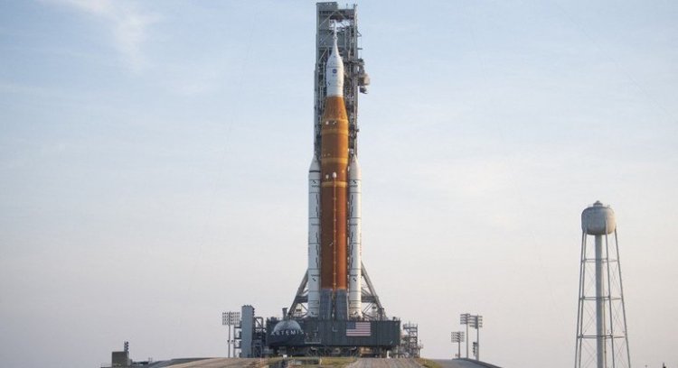 Nasa posiciona foguete que será lançado em 12 dias para dar uma volta ao redor da Lua