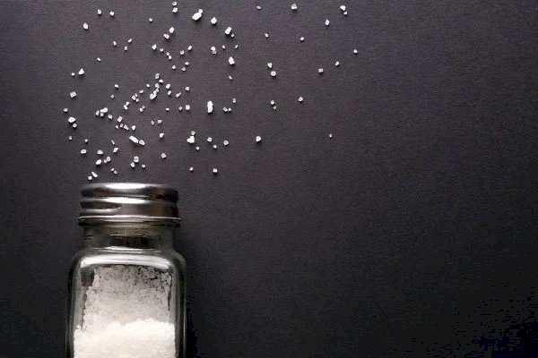 Nutricionista ensina como acertar o consumo de sal