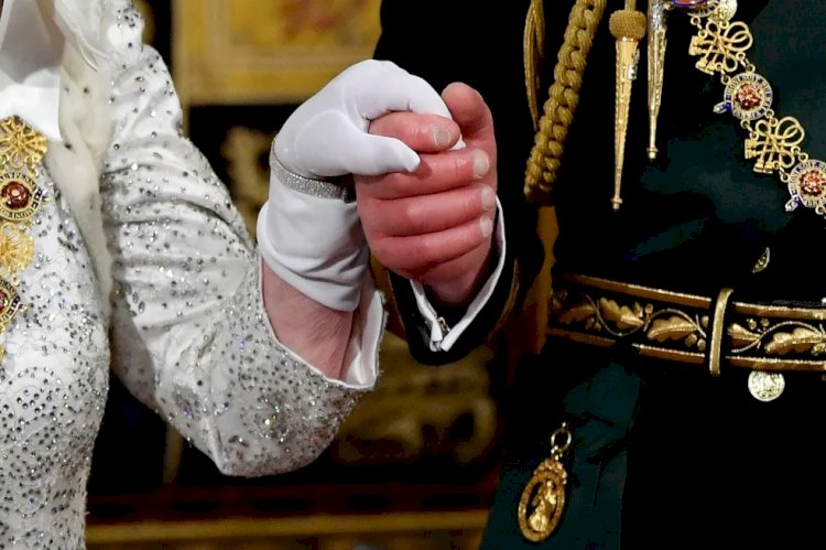 Dedos 'inchados' do rei Charles III intrigam internautas e viralizam; médicos explicam possíveis causas