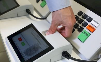Eleitores participarão do teste de integridade das urnas com biometria