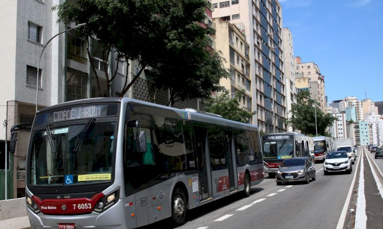 Gratuidade para idosos no transporte público será retomada em SP