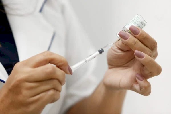OMS atualiza recomendações sobre a vacinação contra Covid e monkeypox