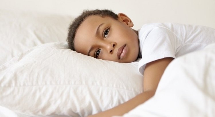 Dormir bem é essencial para a criança crescer saudável; veja como acertar a rotina de sono de seu filho