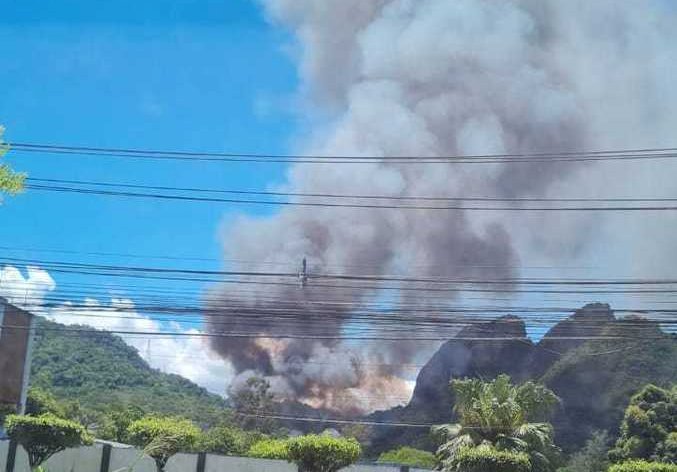 Cidade cenográfica de 'Todas as Flores' sofre incêndio. Globo apura