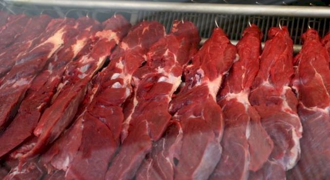 Seis em cada dez brasileiros diminuíram o consumo de carne em 2022