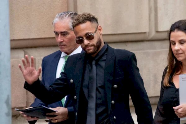 Justiça absolve Neymar em investigação sobre contratação do Barcelona