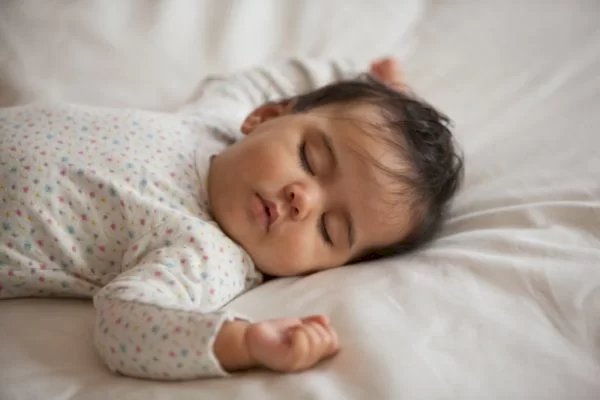 Música alegre ajuda bebês a dormirem mais rápido, diz estudo