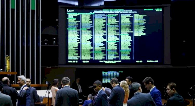 Câmara dos Deputados aprova PEC do estouro em segundo turno