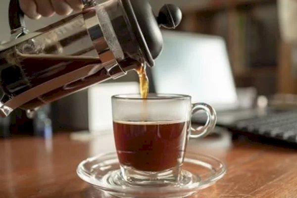 Beber 2 xícaras de café por dia reduz risco de doenças cardíacas