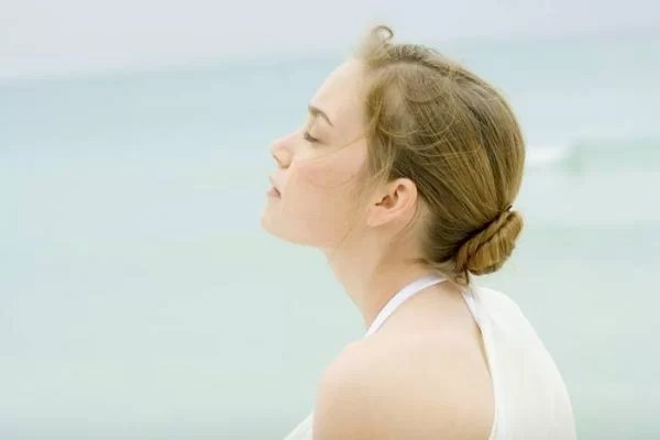 Estudo: respiração profunda ajuda mais na ansiedade do que meditação