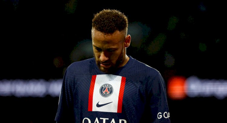 A França se cansou das frustrações com Neymar. Ele vale R$ 814 milhões menos, ofuscado por Messi e Mbappé. PSG planeja vendê-lo