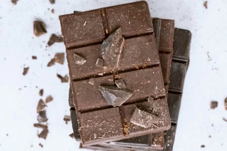 Metais pesados em barra de chocolate: quais são os riscos à saúde?