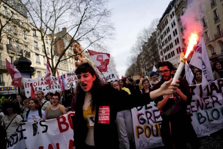 Mais de 300 pessoas são detidas na França em protestos contra reforma da Previdência