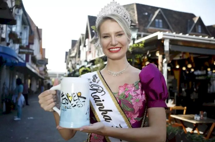 Ex-rainha da Oktoberfest Blumenau processa festa; entenda