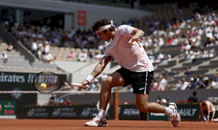 Thiago Wild supera número 2 Medvedev na estreia em Roland Garros