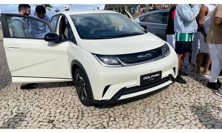 Caros, elétricos e luxuosos: como são os carros da BYD, montadora chinesa que terá fábrica na Bahia