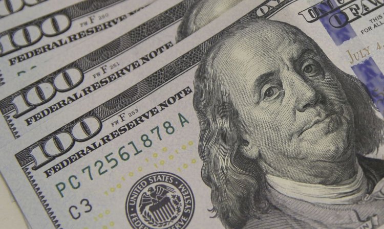 Dólar tem forte alta e fecha a R$ 4,93 com dados dos Estados Unidos
