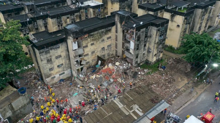 Jovem resgatado dos escombros morre em hospital e chega a quatro número de mortos após prédio desabar no Grande Recife