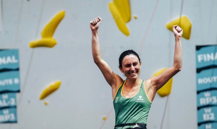 Marina Dias leva ouro inédito para o Brasil no Mundial de Paraescalada