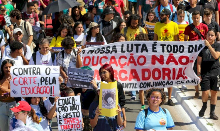 Estudantes se mobilizam em Brasília por melhores condições na educação