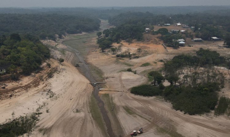 Pesquisador vê relação entre seca no Rio Negro e aquecimento global