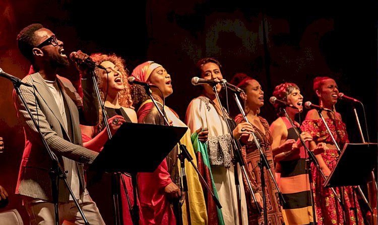 Orquestra que reúne brasileiros e refugiados se apresenta em Brasília
