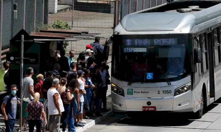 Metrô e trem de São Paulo sobem para R$ 5 e tarifa de ônibus é mantida