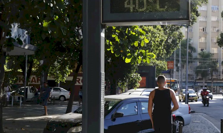 Carnaval deve ser de calor forte e pouca chuva na maior parte do país