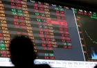 Bolsa volta a subir e atinge inéditos 153 mil pontos em dia de Copom