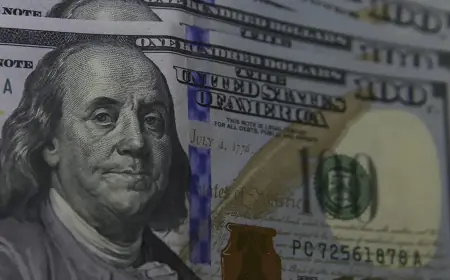 Dólar supera R$ 5,40 em meio a ajustes externos e tensão política