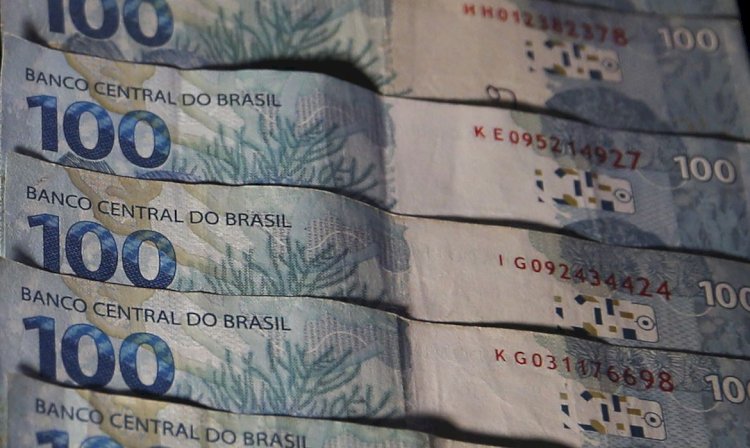 Juros médios dos bancos seguem em queda para 43,5% ao ano