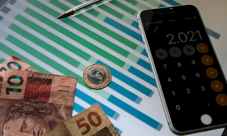 Mercado financeiro reduz previsões para inflação e câmbio