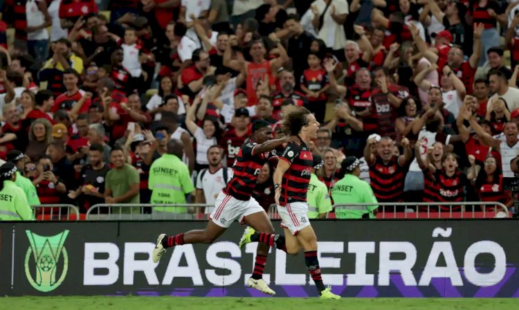 Flamengo arranca vitória sobre o Bahia para liderar o Brasileiro