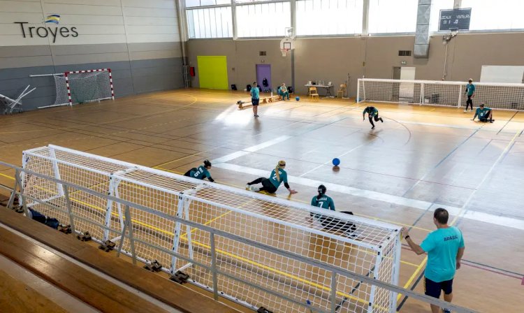 Seleções feminina e masculina de goalball fazem 1º treino em Paris