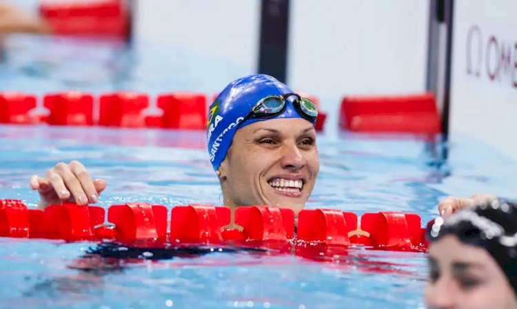 Carol Santiago conquista medalha de prata nos 100 metros peito