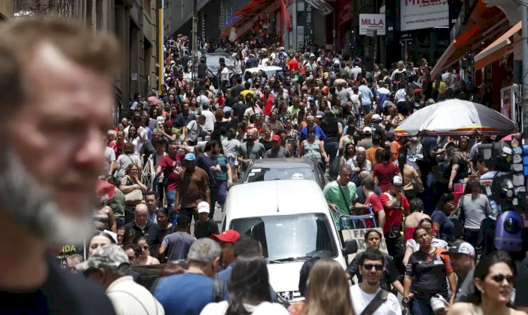 Hora trabalhada de pessoa branca vale 67,7% mais que a de negros