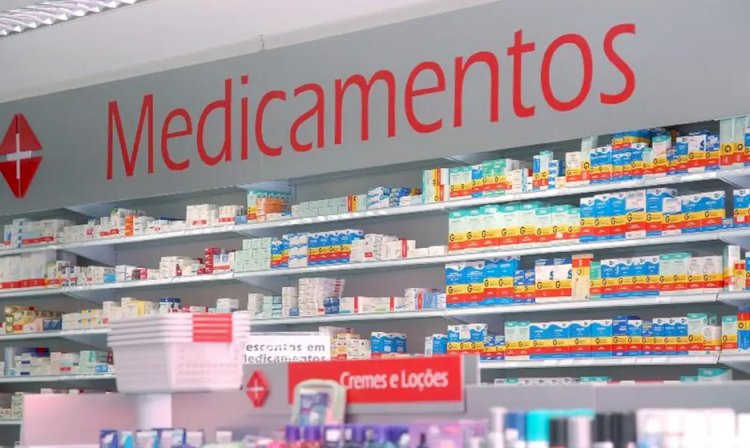 Entidades criticam permissão para farmacêutico prescrever medicamento