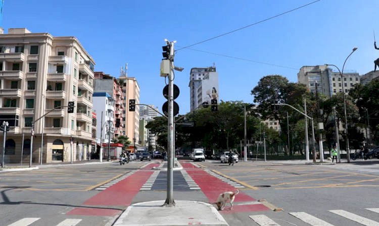 Cai à metade proporção de brasileiros que vivem em ruas sem calçada