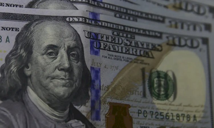 Dólar sobe para R$ 5,74 à espera de Copom