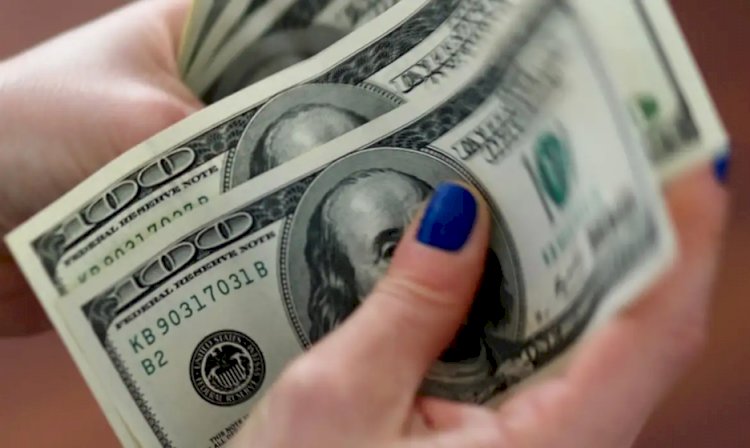Dólar cai para R$ 5,60, e bolsa fecha em máxima histórica