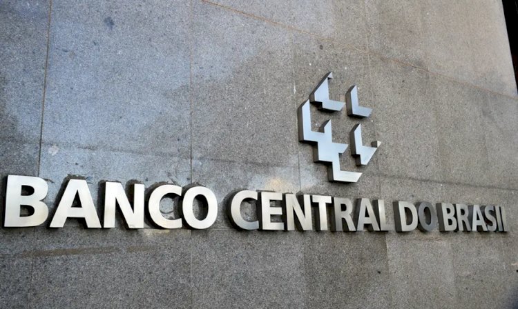 BC diz que Selic deve ser mantida em 15% por período prolongado
