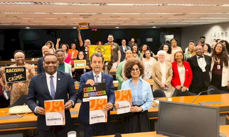 Chega ao Congresso caderno de propostas para educação antirracista