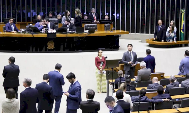 Sem acordo, Câmara não pauta foro privilegiado nem anistia a 8/1